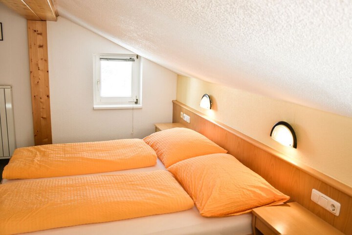 Room 13 of 76