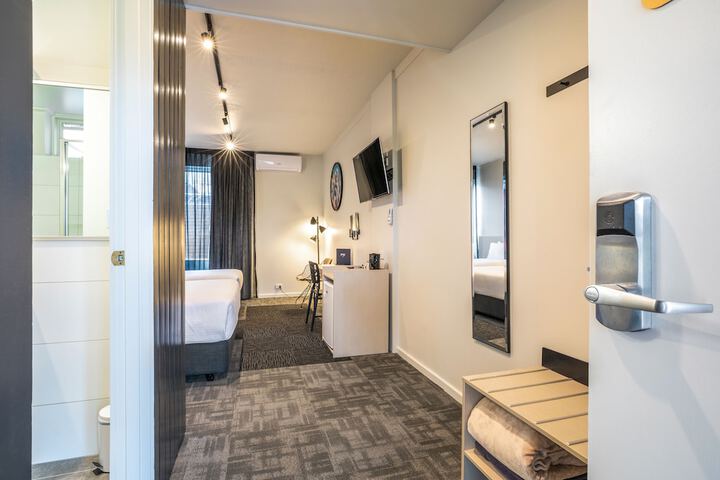 Room 7 of 36