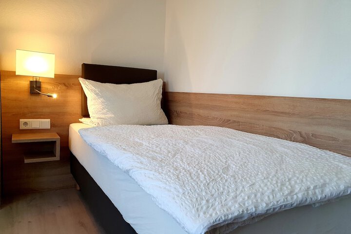 Room 8 of 17