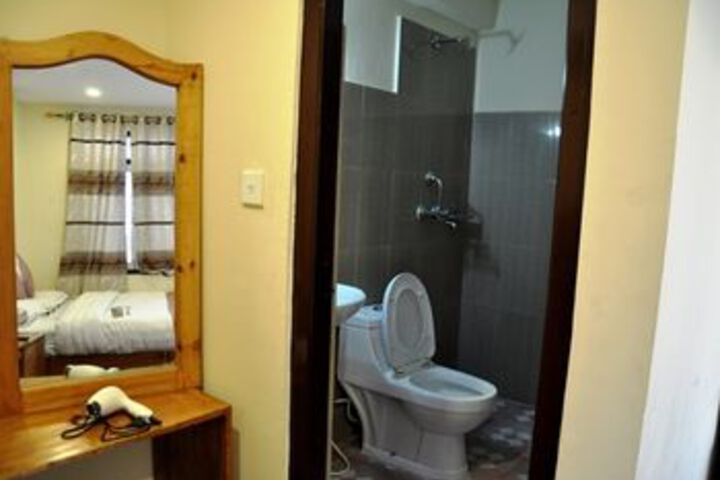 Room 32 of 60