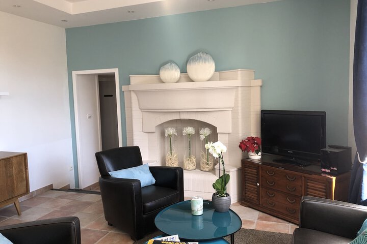 Lounge 9 of 10