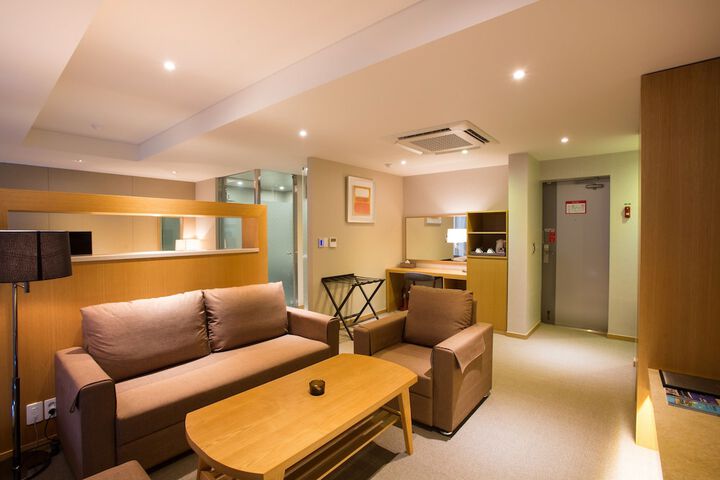 Room 72 of 145
