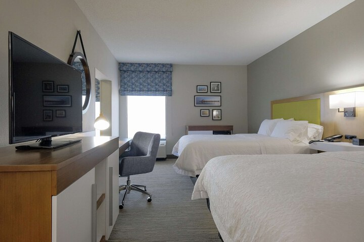 2 Queen Beds (8 of 24)