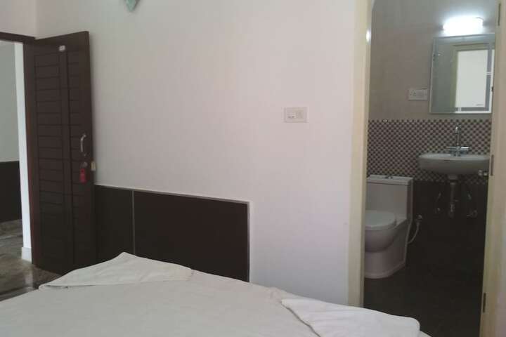 Room 15 of 60