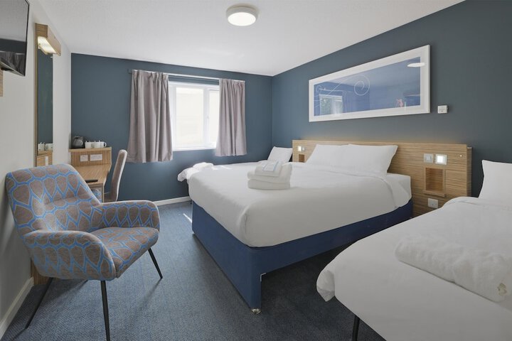Room 9 of 18