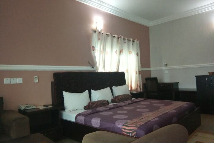 Room 11 of 30