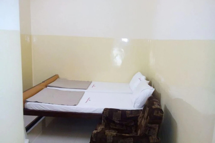 Room 7 of 9