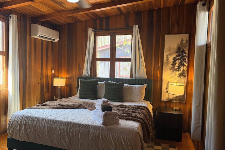 Room 27 of 82