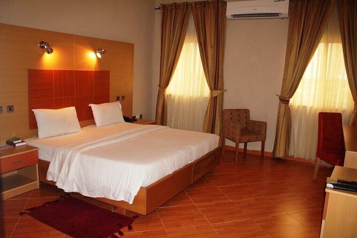 Room 10 of 27