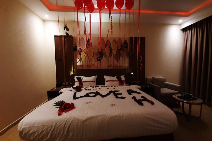 Room 8 of 65