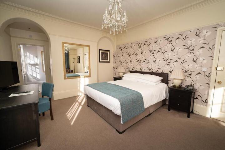 Room 5 of 45
