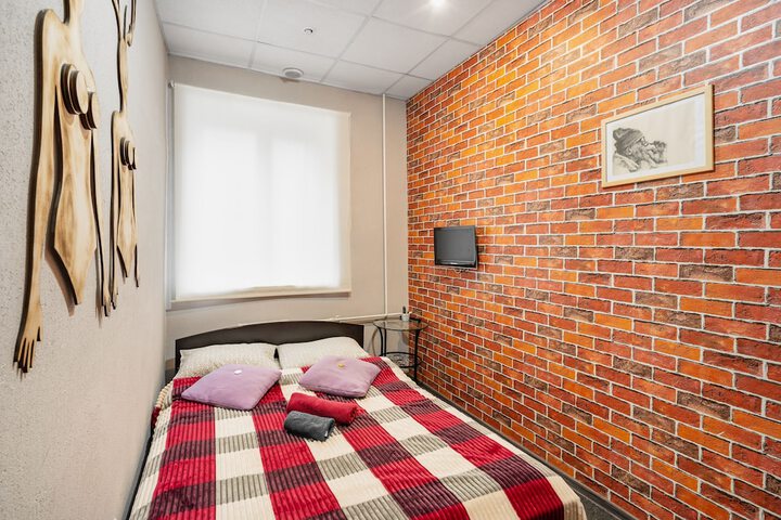 Room 6 of 19
