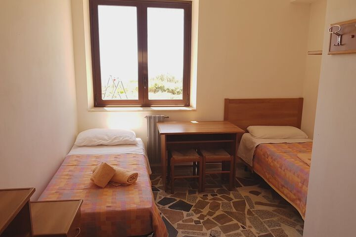 Room 4 of 5