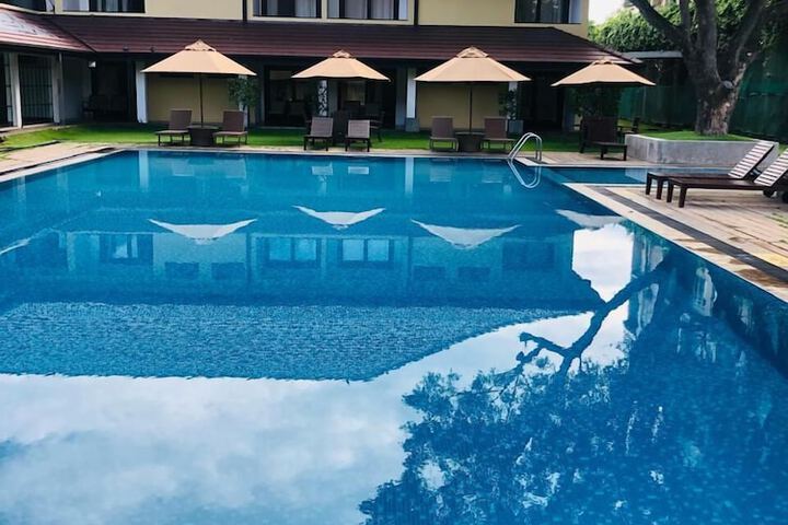 Hotel Pool