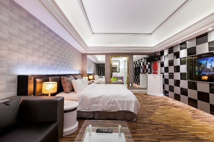 Room 71 of 216