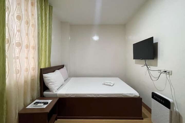 Room 13 of 30