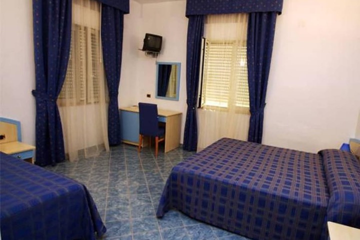 Room 10 of 52
