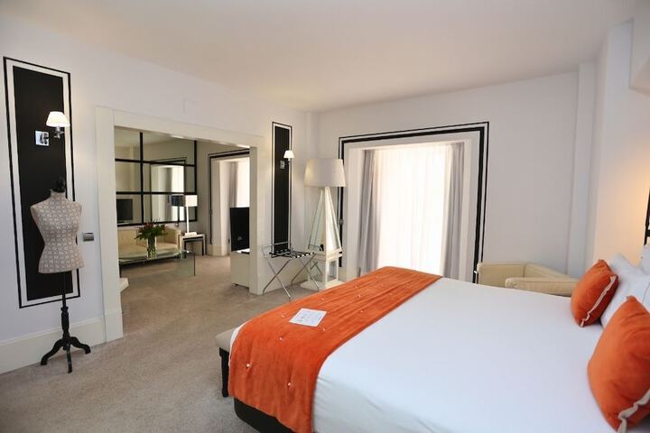 Room 10 of 28