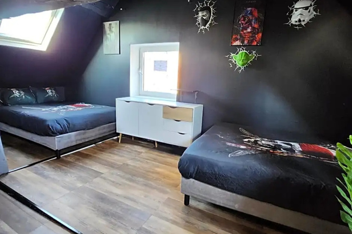 Room 2 of 3