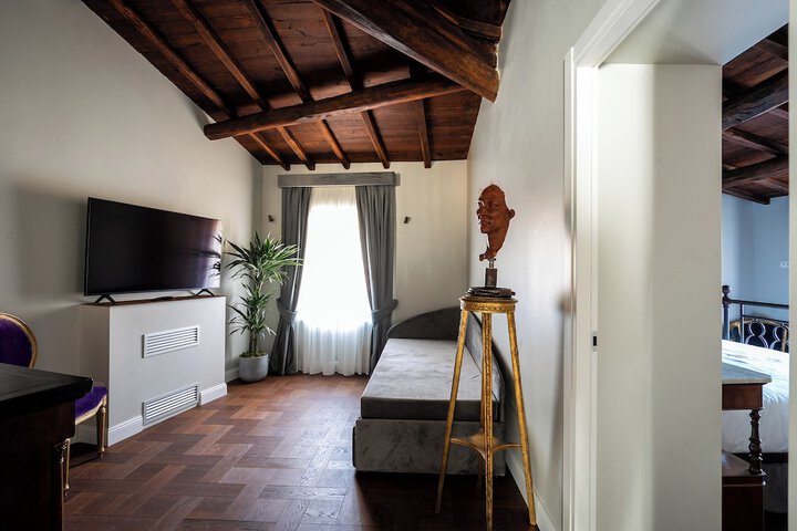 Room 45 of 120
