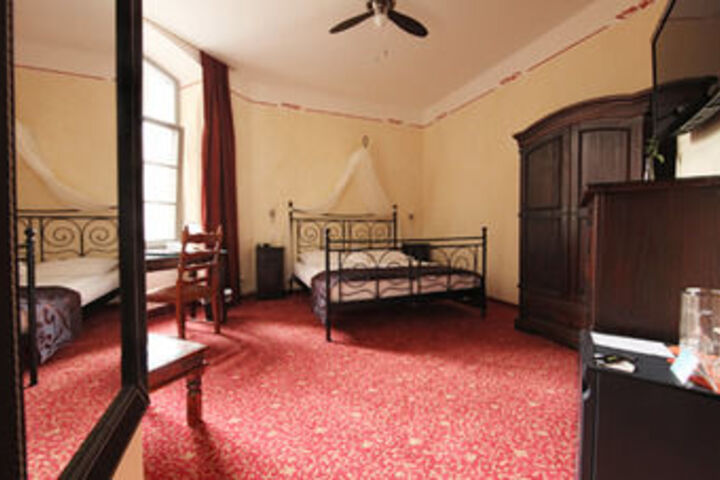 Room 26 of 38