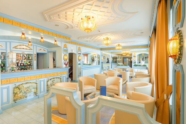 Entrance & Lobby