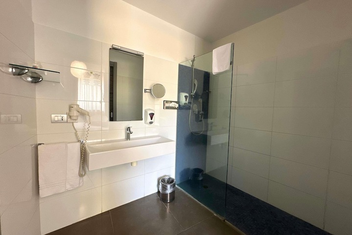 Room 29 of 153