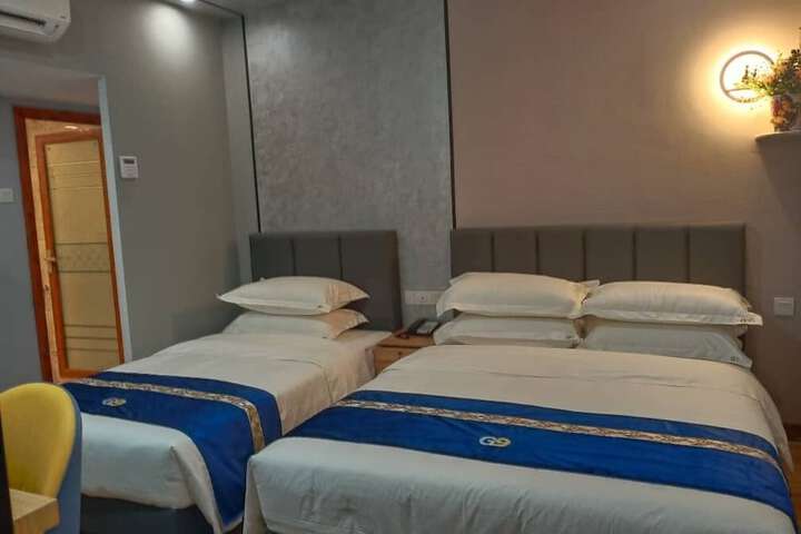 Room 15 of 36