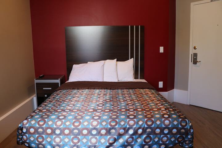 Queen Bed Private Bathroom (35 of 35)