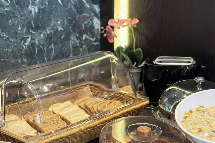 Breakfast/Coffee Service 40 of 64