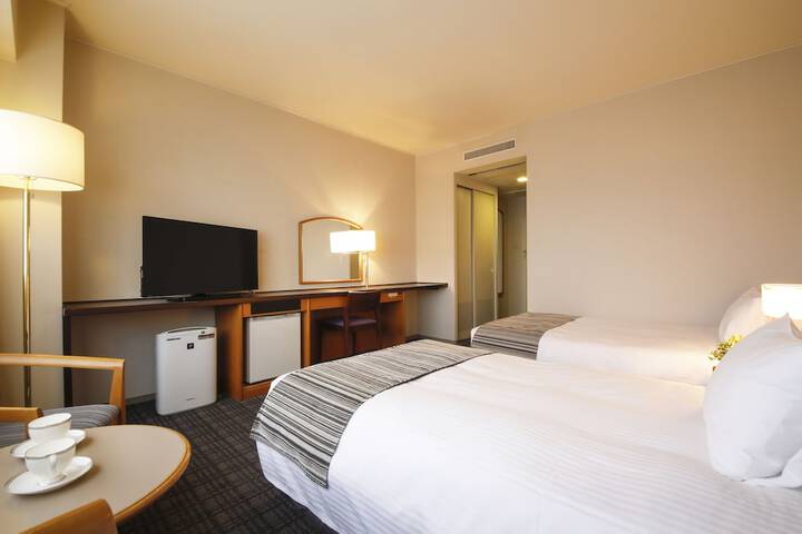 Room 8 of 112