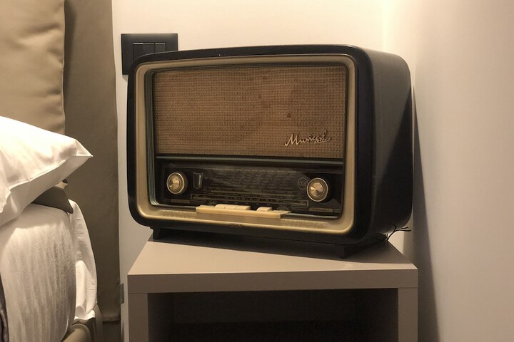 Room 5 of 99