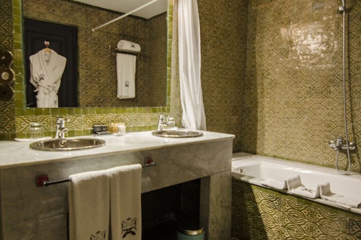 Jetted tub