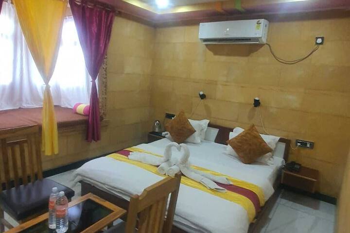 Room 8 of 27