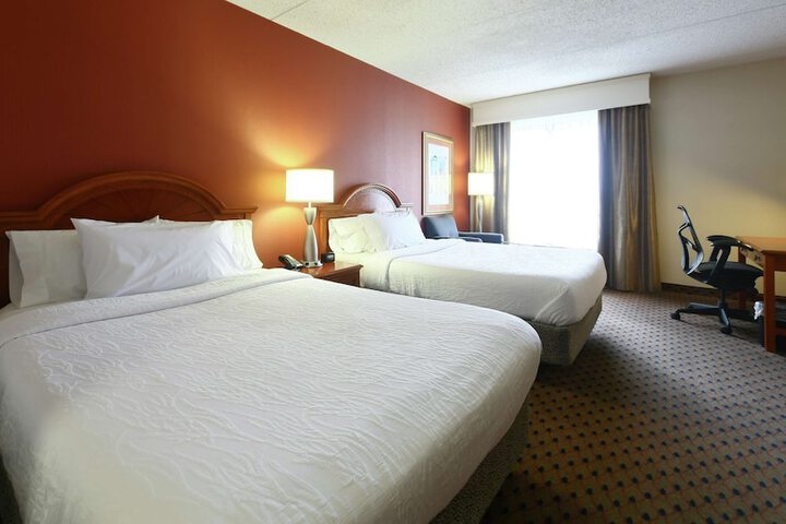 2 Queen Beds (11 of 13)