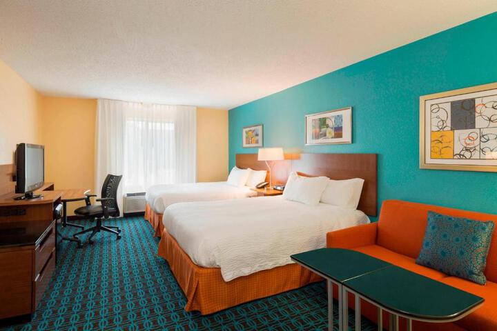 1 King Bed Work Desk Microwave and Refrigerator WiFi Continental Breakfast (10 of 11)