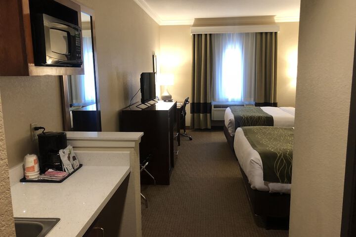 2 Queen Beds (3 of 17)