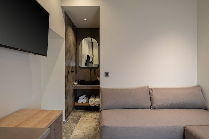 Room 64 of 117
