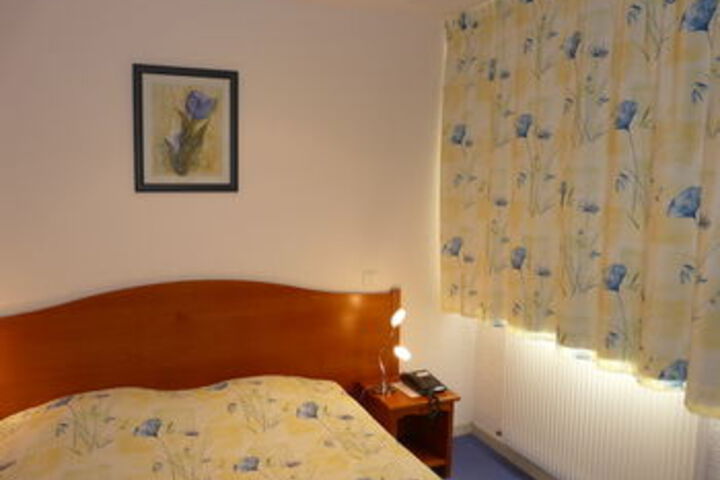 Room 11 of 33