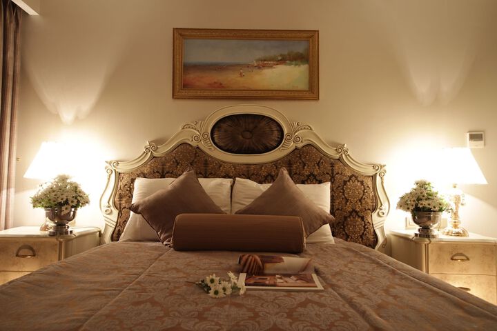 Room 12 of 77