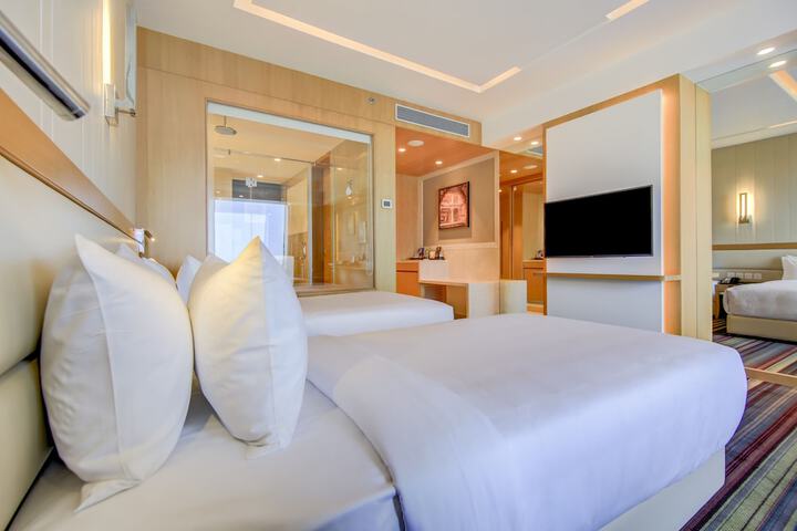 Room 17 of 140