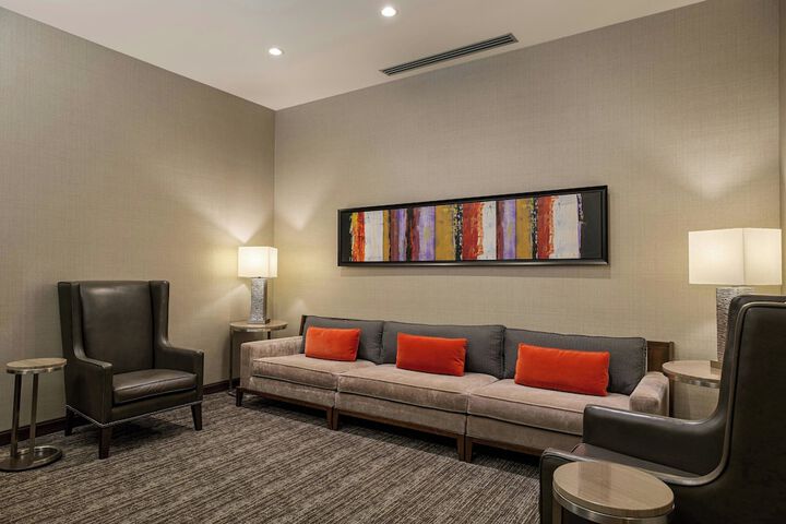 Lounge 58 of 78