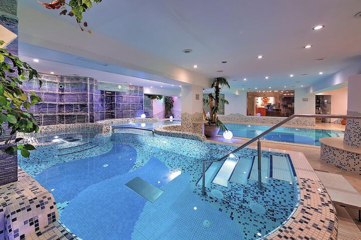 Hotel with Pool