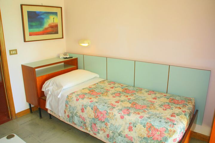 Room 10 of 46