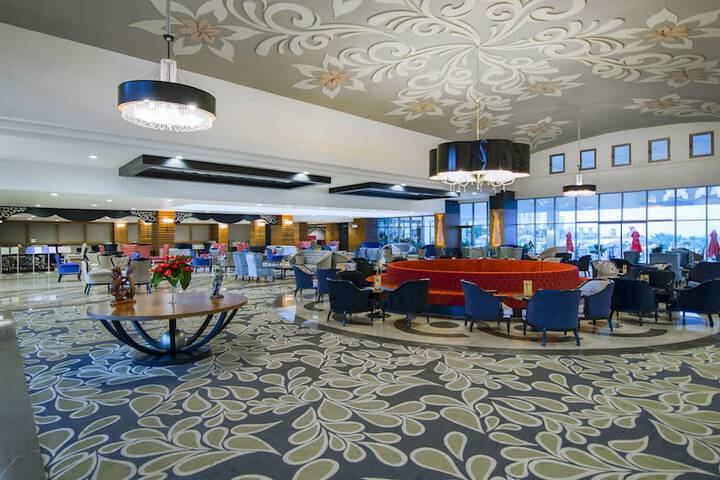 Entrance & Lobby