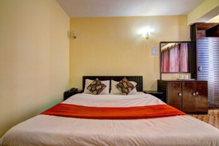 Room 9 of 34
