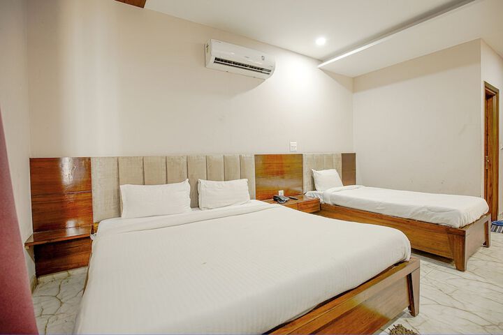 Room 10 of 34