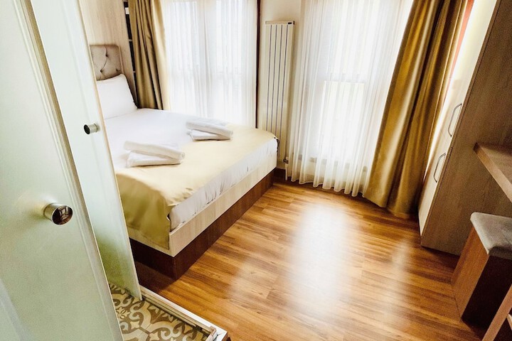 Room 25 of 52