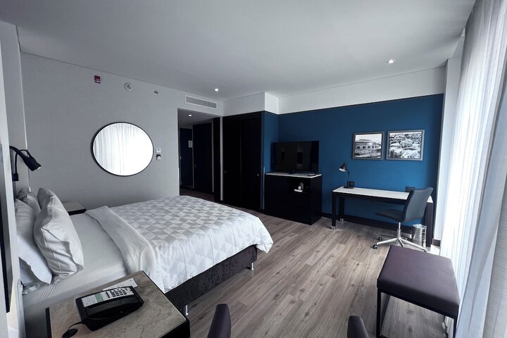 Room 27 of 137