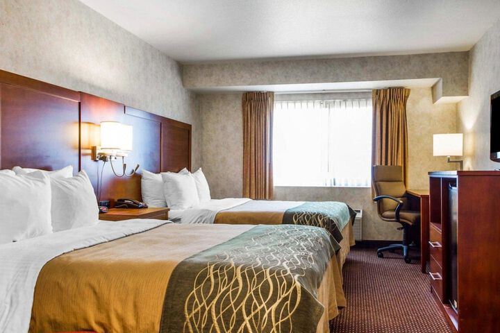 Queen Bed Accessible (4 of 11)
